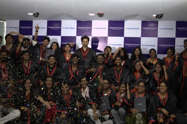 image is about all students are posing for photo in convocation ceremoney